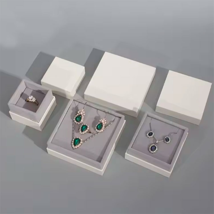 Recyclable Gift Packaging Small Jewelry Box